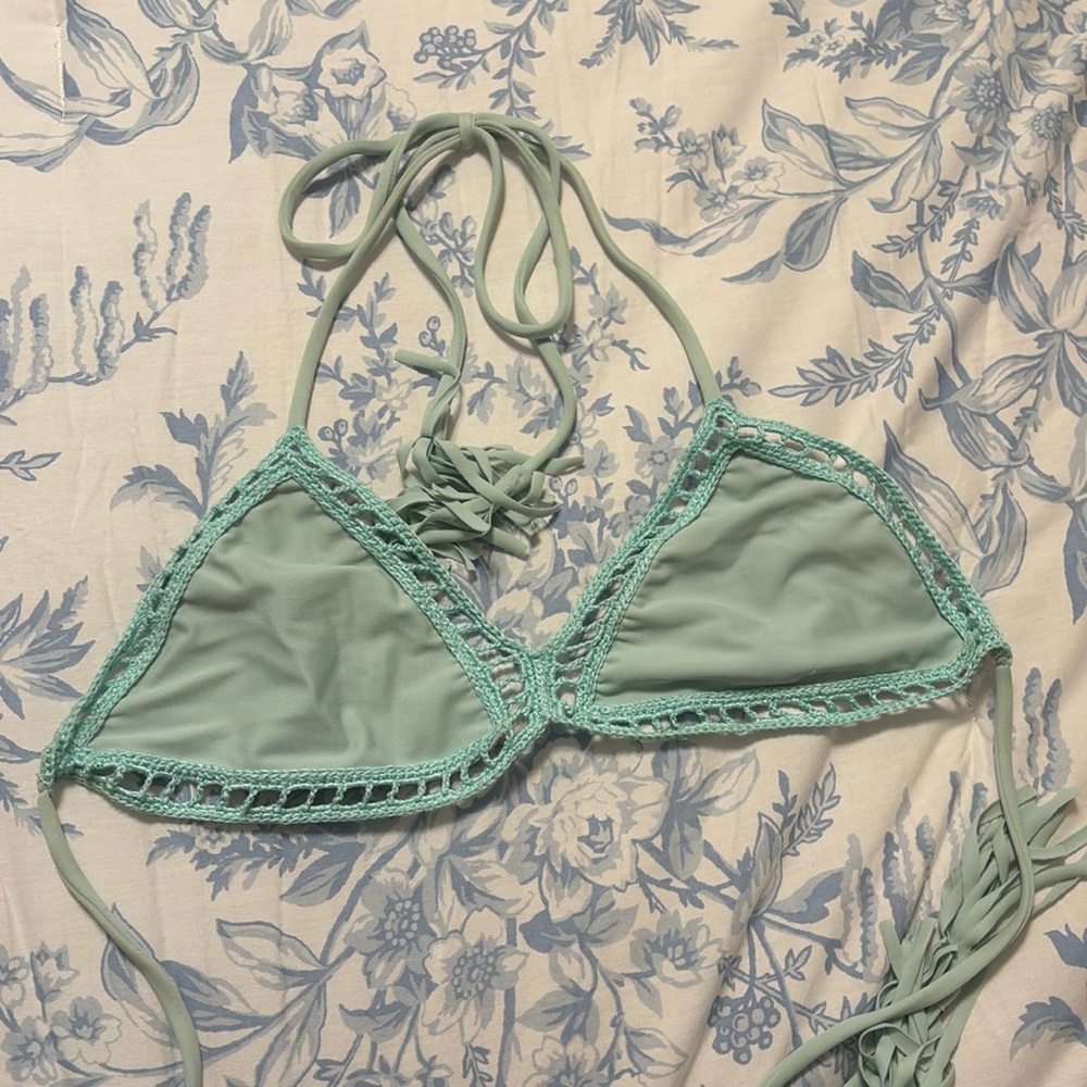 Acacia top!